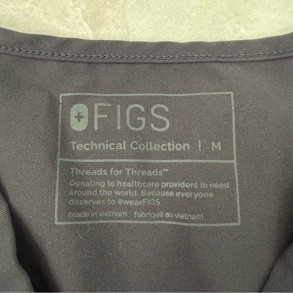 Women’s Figs Catarina One Pocket V-Neck Scrub Top Style FW1000 Size Medium - Picture 8 of 16